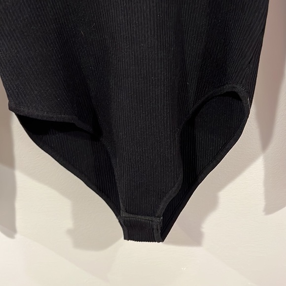 Zara women’s low-cut black long sleeve bodysuit - Picture 4 of 5